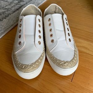 Liliana great sneaker!! Has amazing detail!